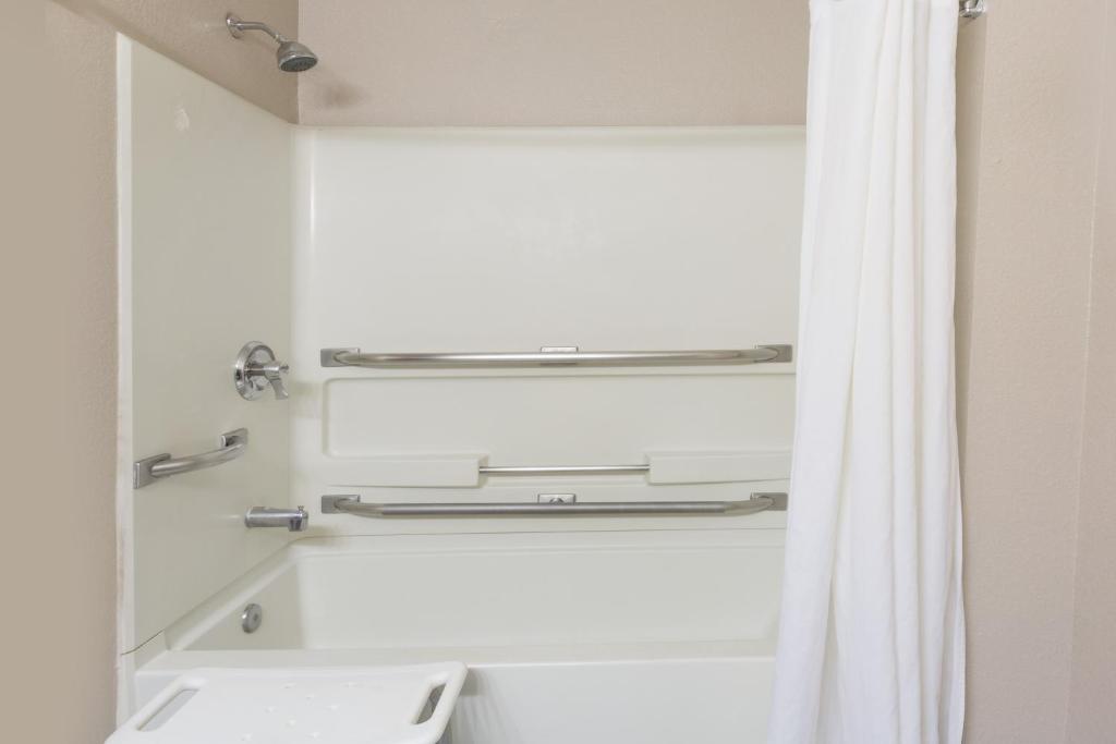 Queen Room – Mobility AccessNon-Smoking