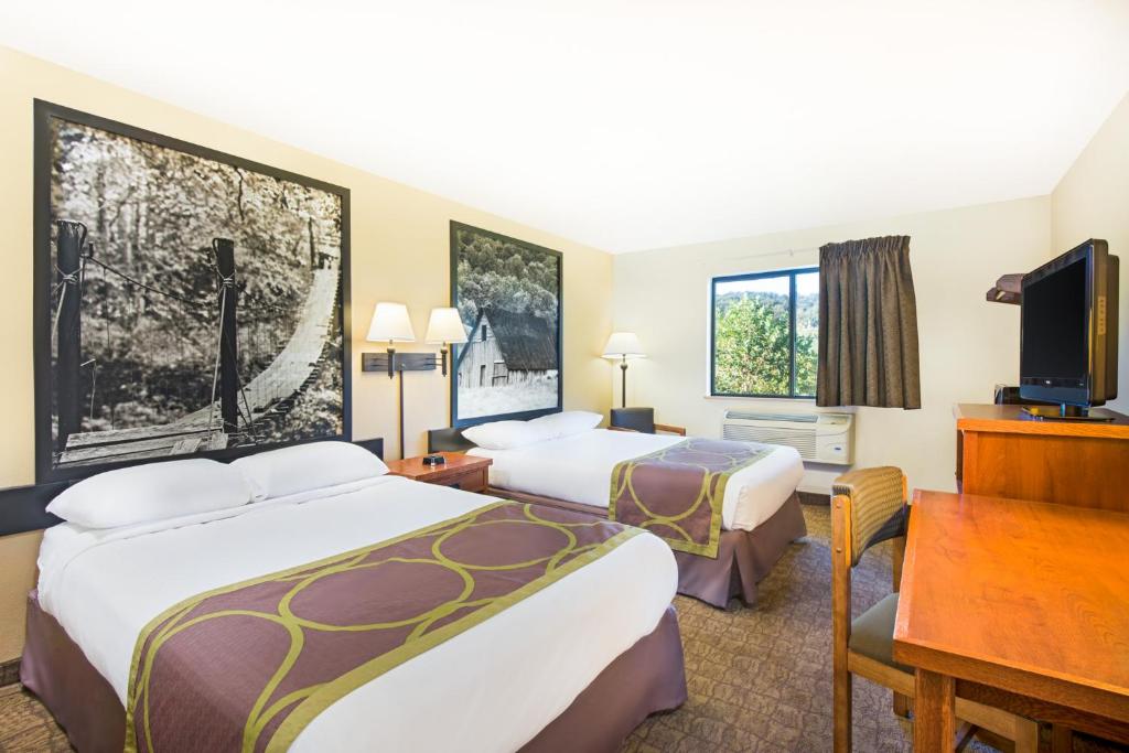 Deluxe Double Room with Two Double Beds – Non-Smoking