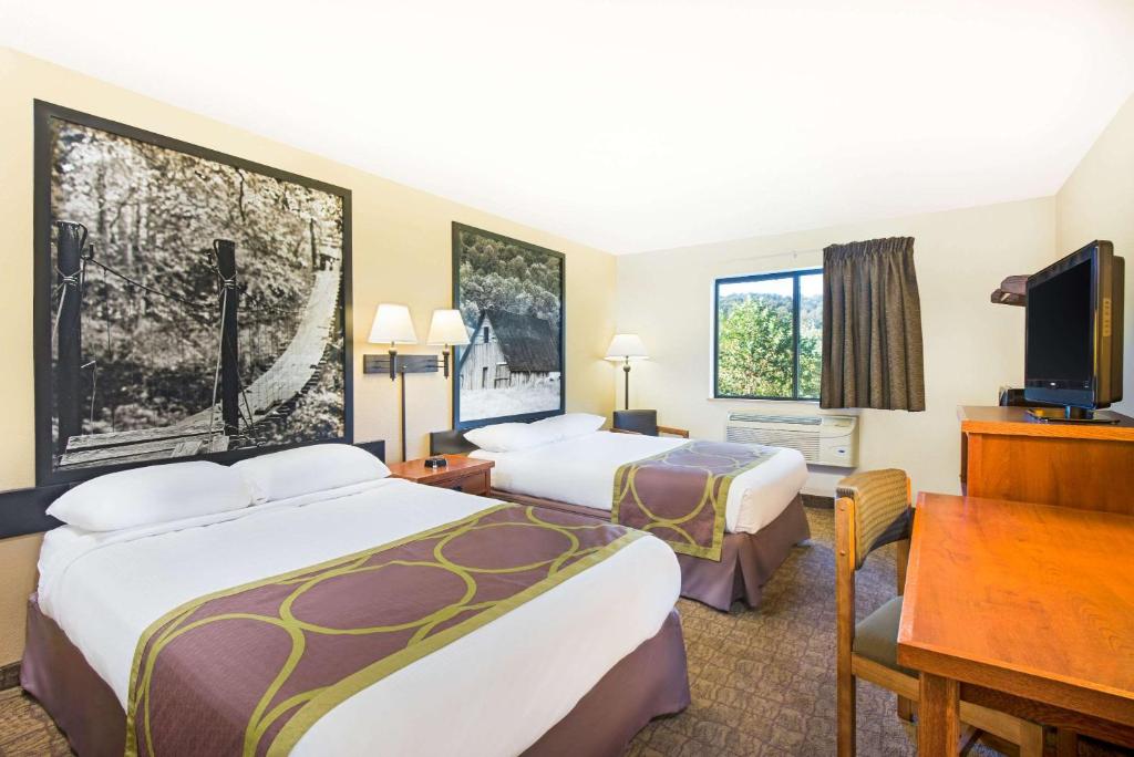 Deluxe Double Room with Two Double Beds – Non-Smoking