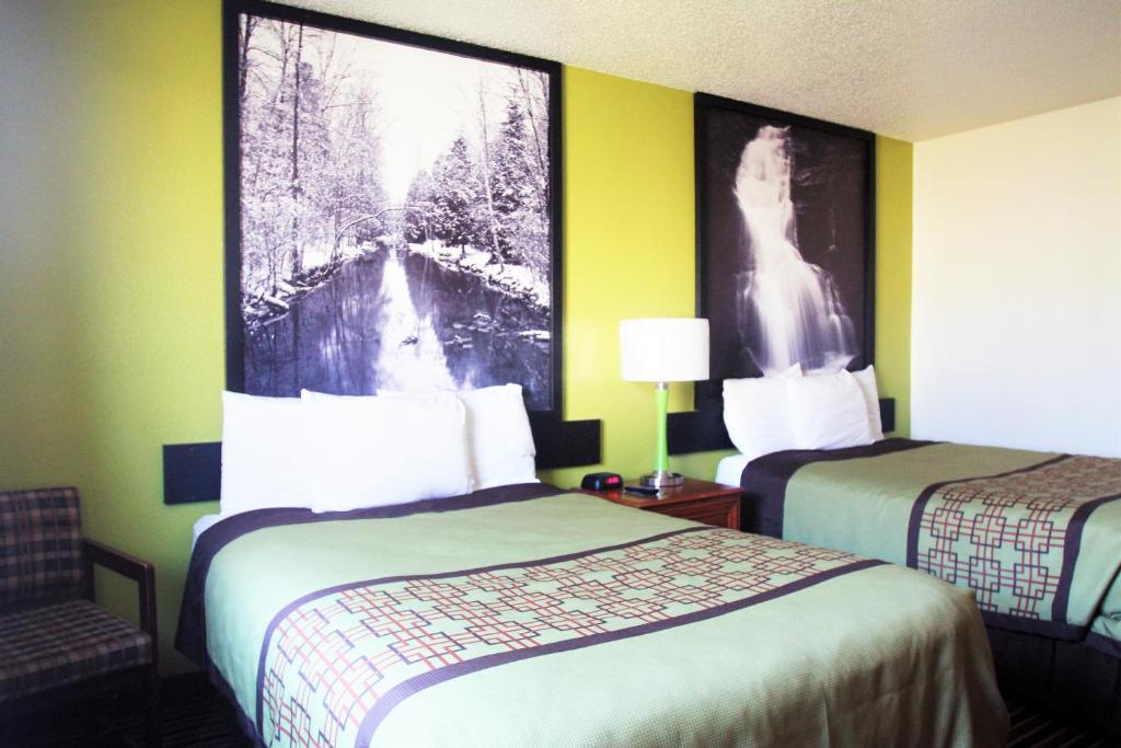 Deluxe Double Room with Two Double Beds – Non-Smoking