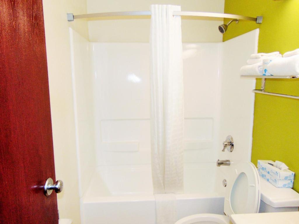 Deluxe Double Room with Two Double Beds – Non-Smoking