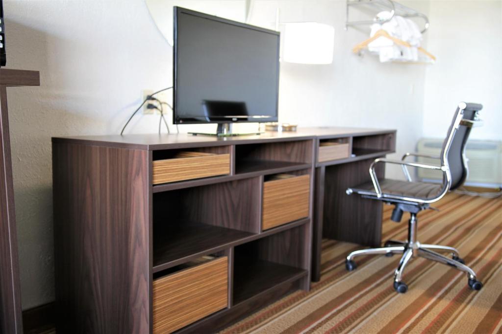 Deluxe Queen Room with Two Queen Beds – Non-Smoking