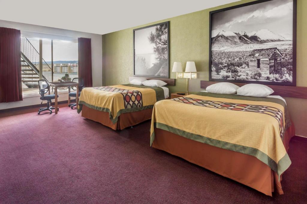 Deluxe Queen Room with Two Queen Beds – Non-Smoking