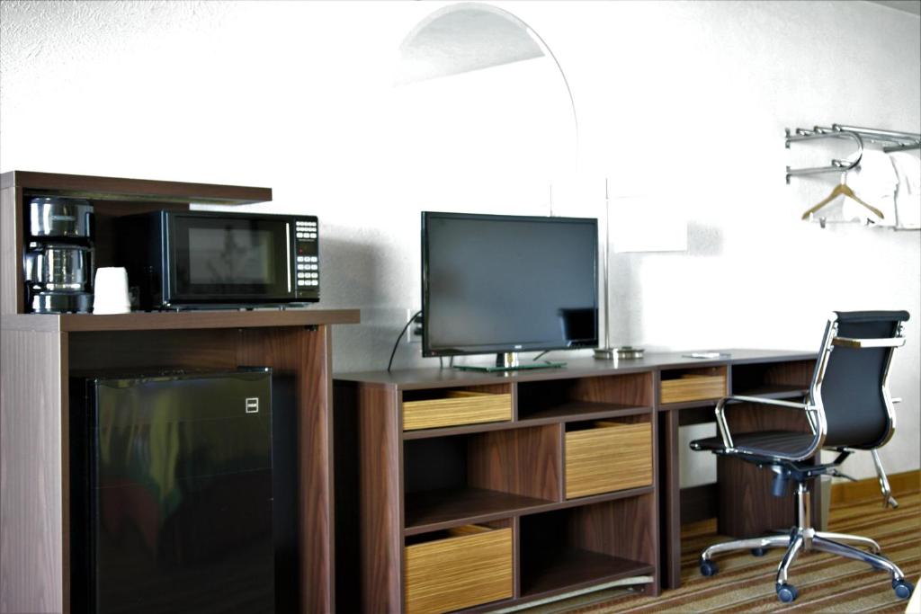 Queen Room with Two Queen Beds – Non-Smoking