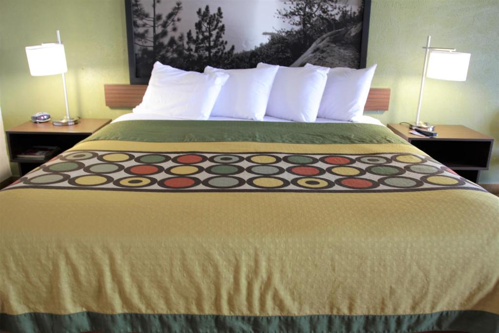 Queen Room with Two Queen Beds – Non-Smoking