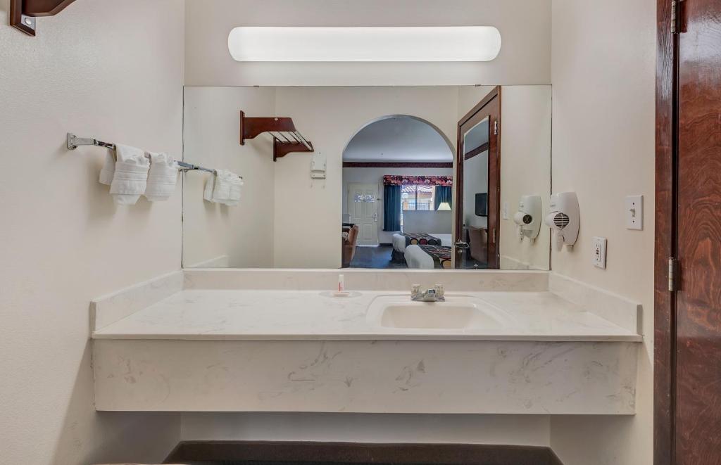 King Room – Non-Smoking