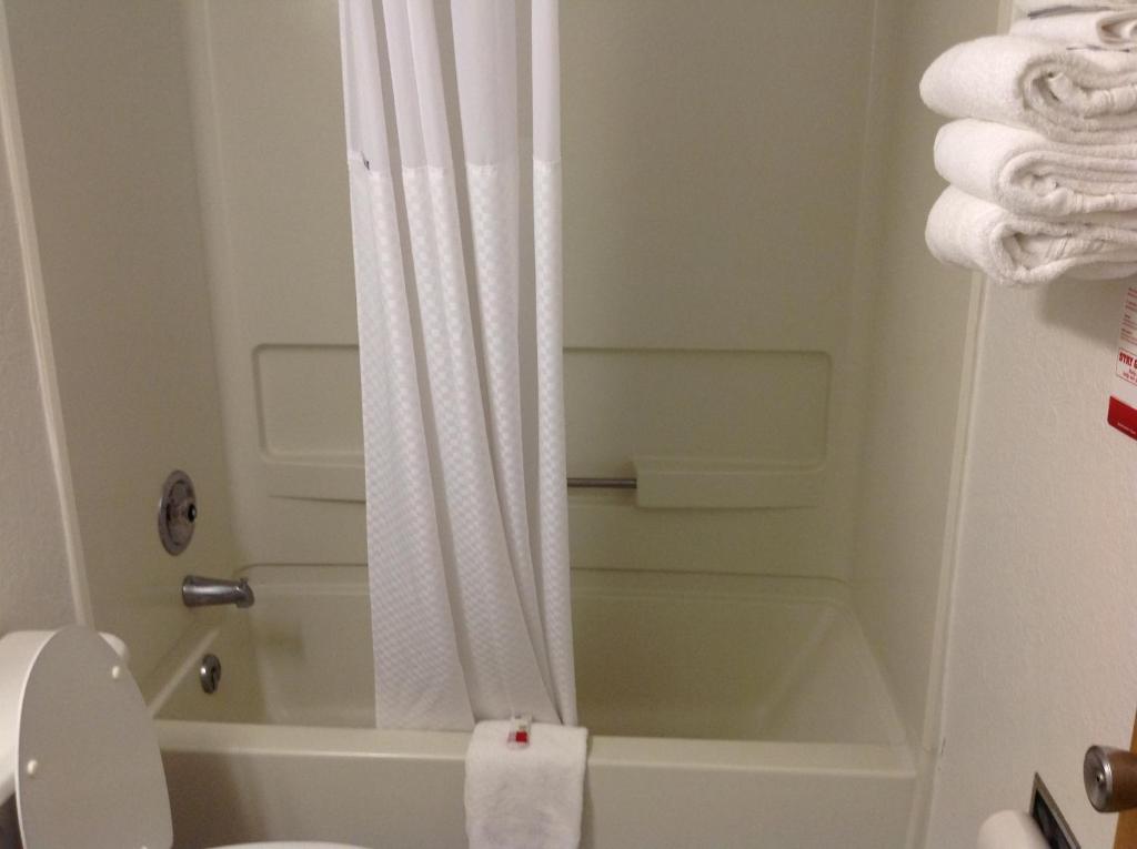 Deluxe Double Room with Two Double Beds – Non-Smoking