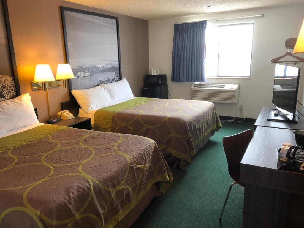 Deluxe Double Room with Two Double Beds – Non-Smoking