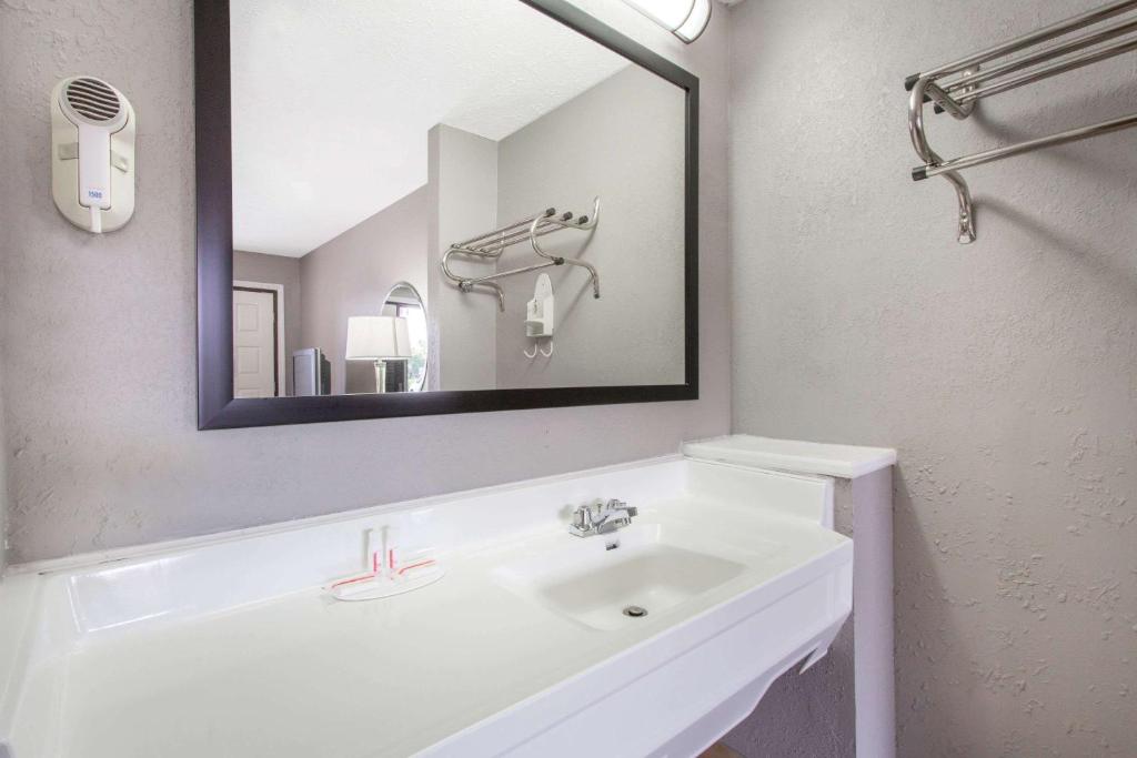 Deluxe Double Room with Two Double Beds – Non-Smoking