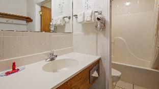 Queen Room with Roll-In Shower – Mobility AccessibleNon-Smoking