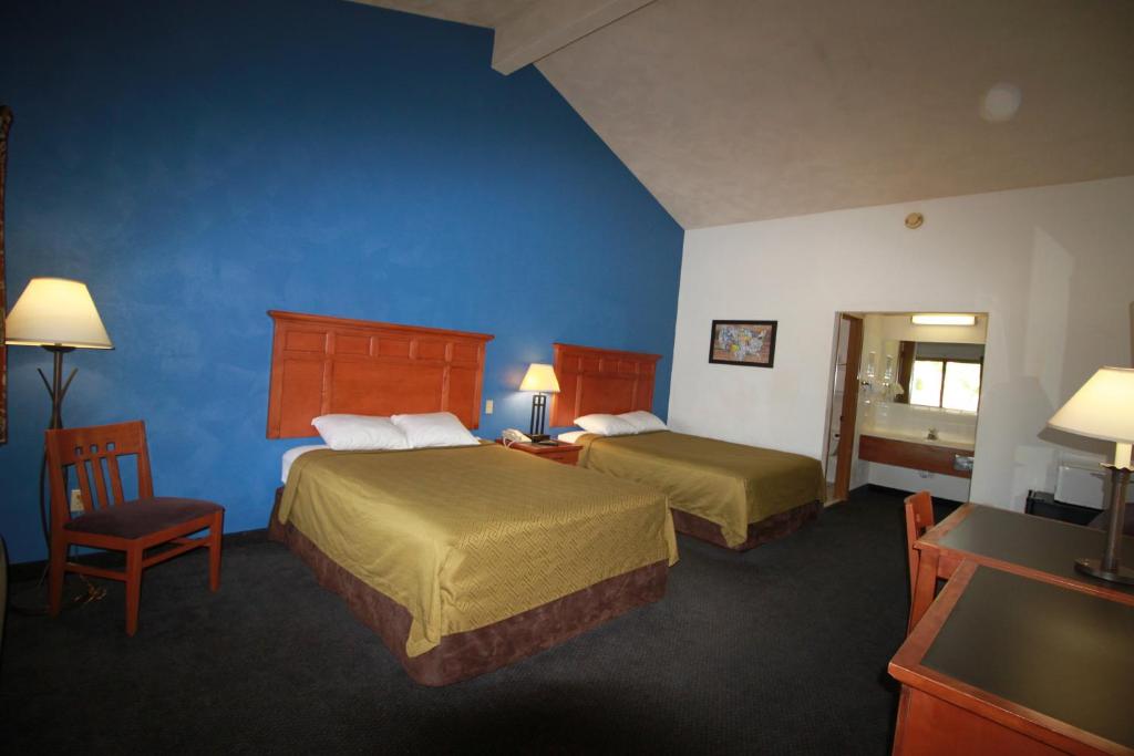 Queen Room with Two Queen Beds – Pet FriendlySmoking