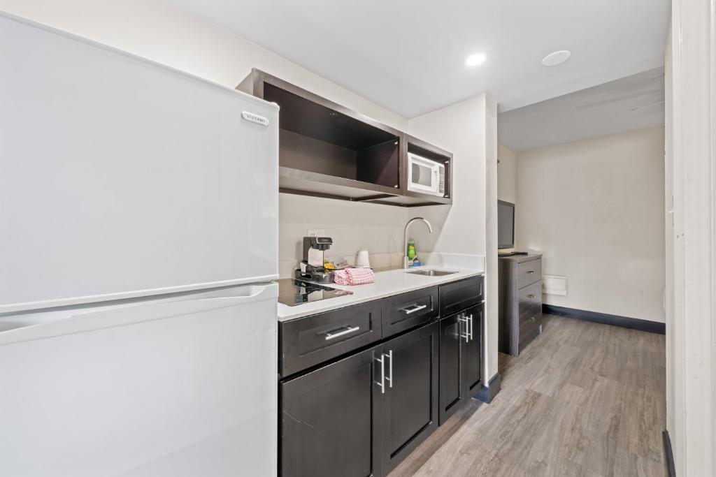 Two-Bedroom Suite with Two Double Beds