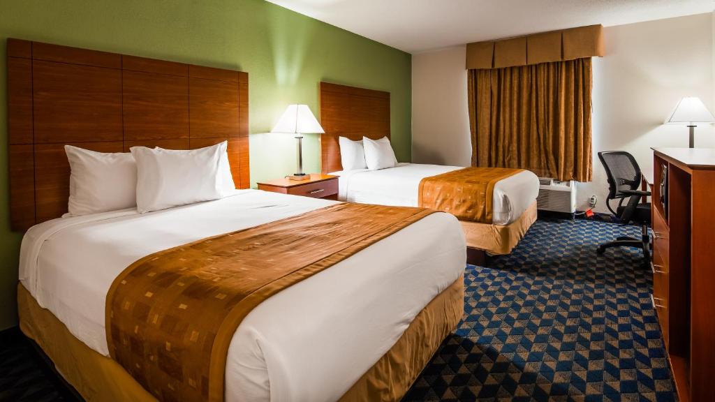 Queen Room with Two Queen Beds – Non-Smoking