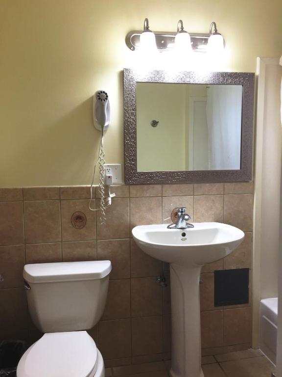 Deluxe Queen Room with Two Queen Beds – Non-Smoking