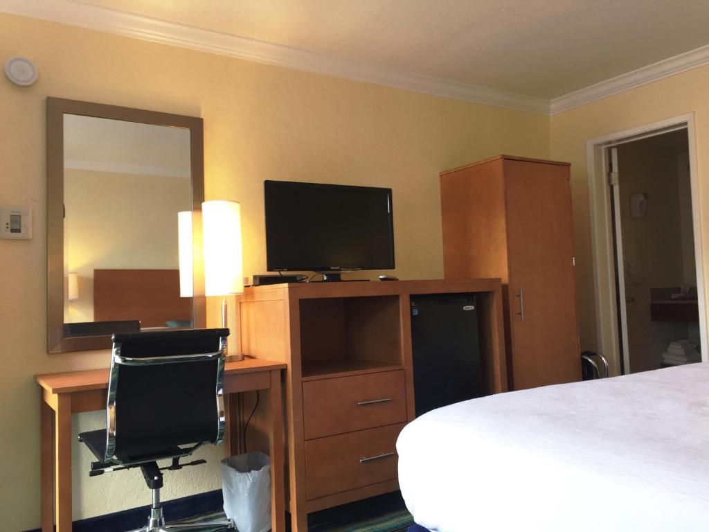 Non-Smoking Double Queen Room