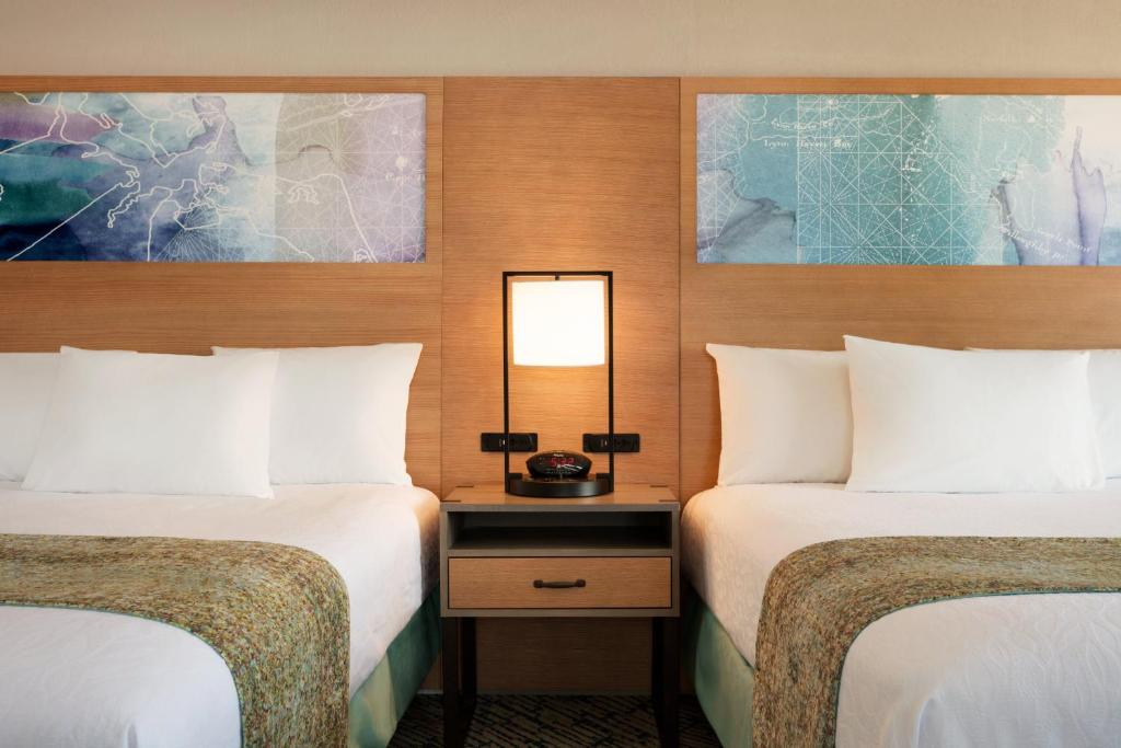 Queen Room with Two Queen Beds and Ocean Front – Non-Smoking