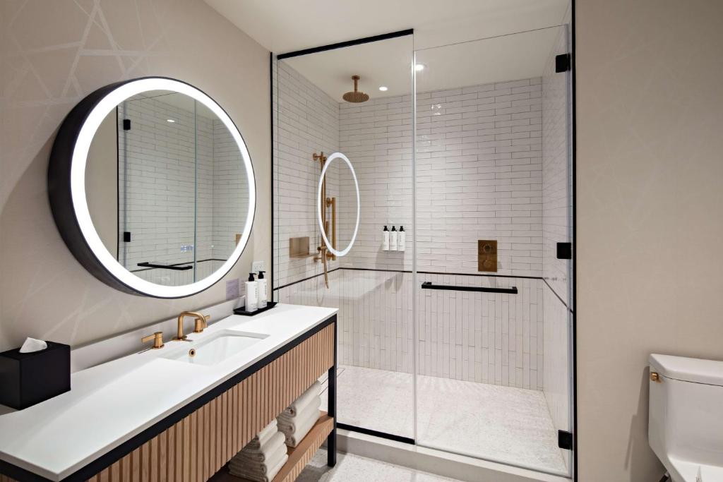 Deluxe Suite – Top Floor