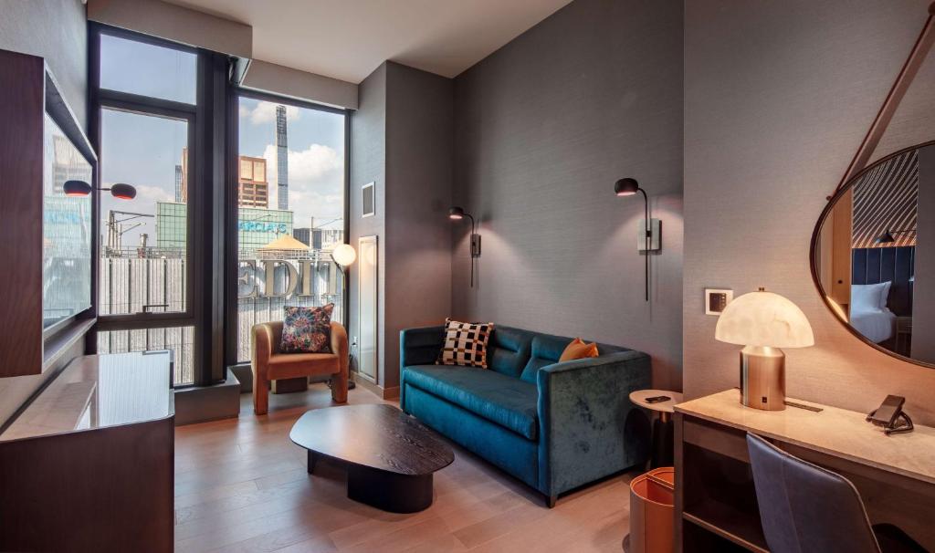 Deluxe Suite – Top Floor