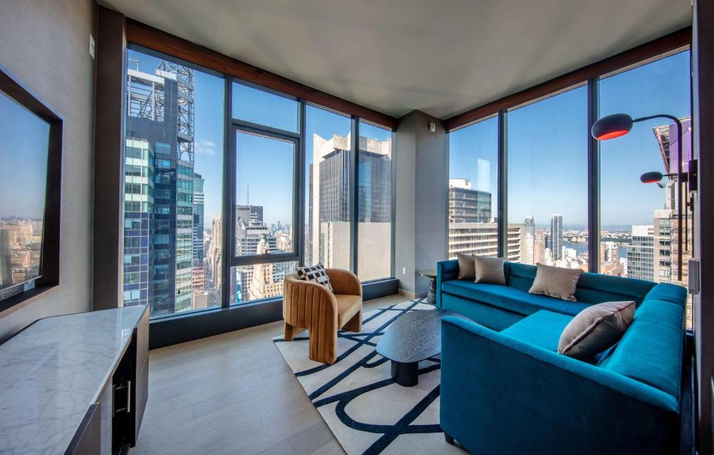 Deluxe Suite – Top Floor