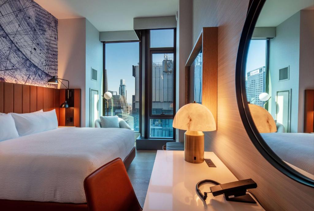 King Room with City View – Hearing Accessible