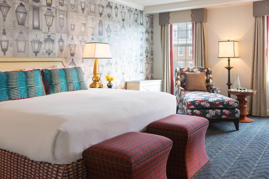 DELUXE ROOM 1 King Bed