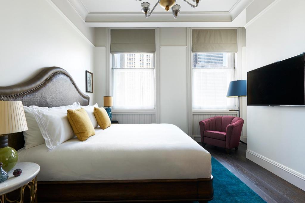 One-Bedroom Corner Suite