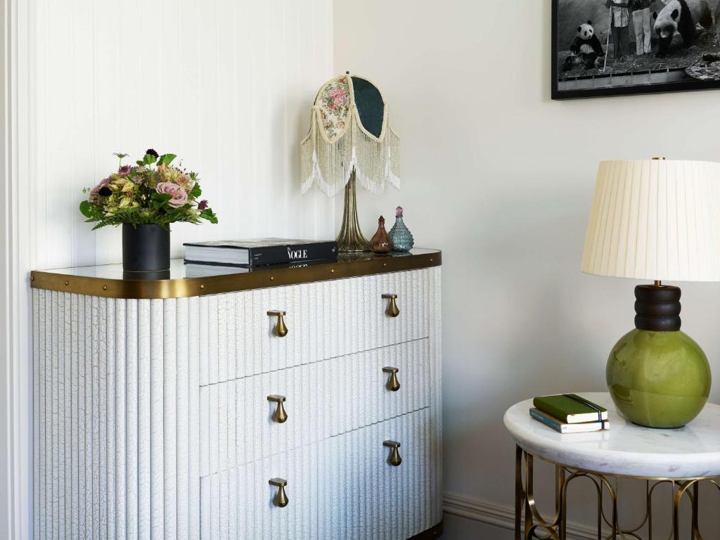 One-Bedroom Corner Suite