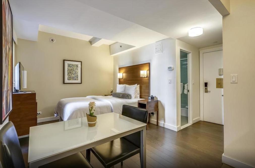 1 Queen Bed Studio Apartment Non-Smoking