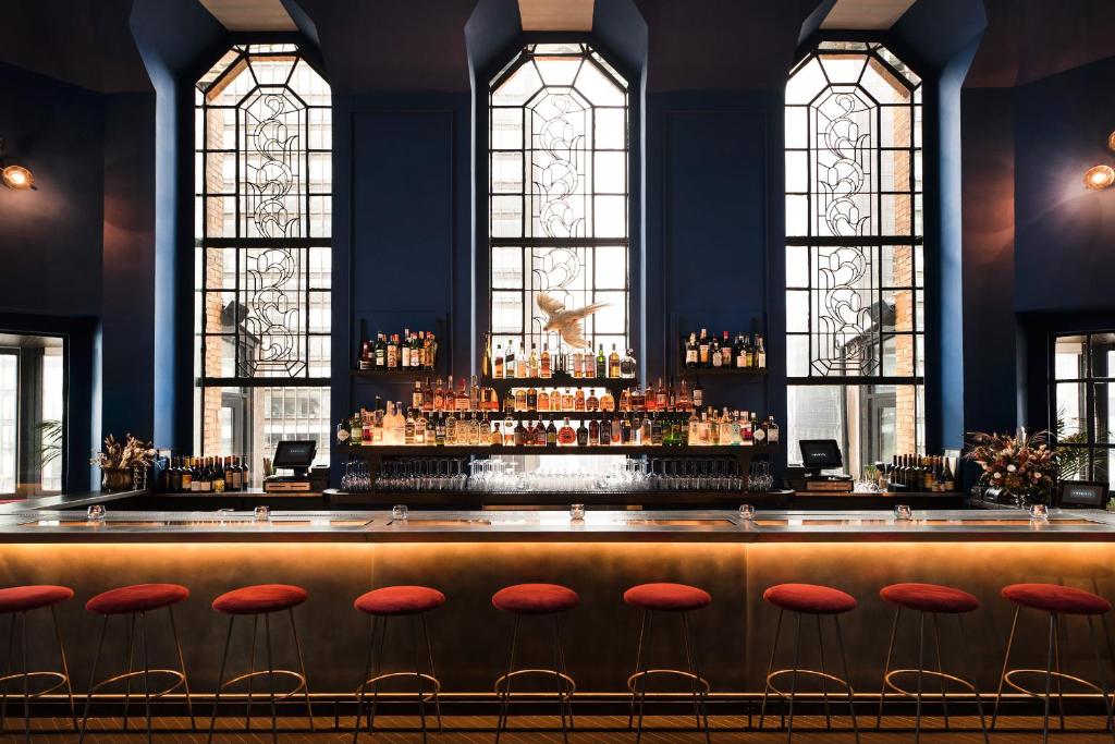 1 Queen Bed Studio Apartment Non-Smoking