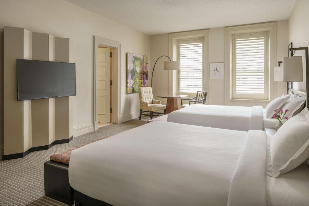 Queen Room with Two Queen Beds and City View