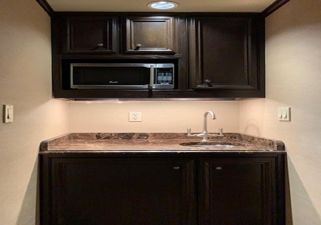 Executive Queen Room