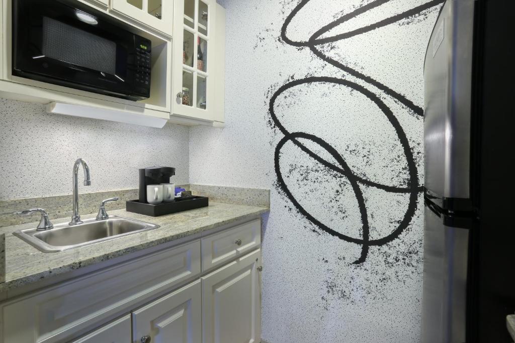 One-Bedroom King Suite