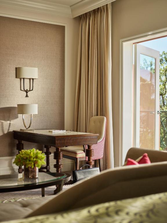 Deluxe King Room with Balcony