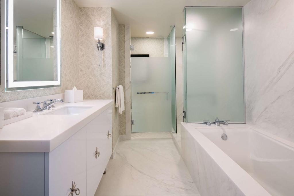 Premium King Studio Suite with View