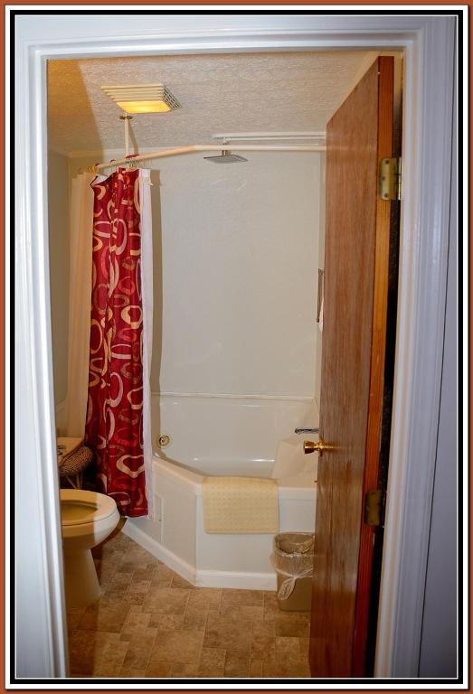 Queen Suite with Spa Bath