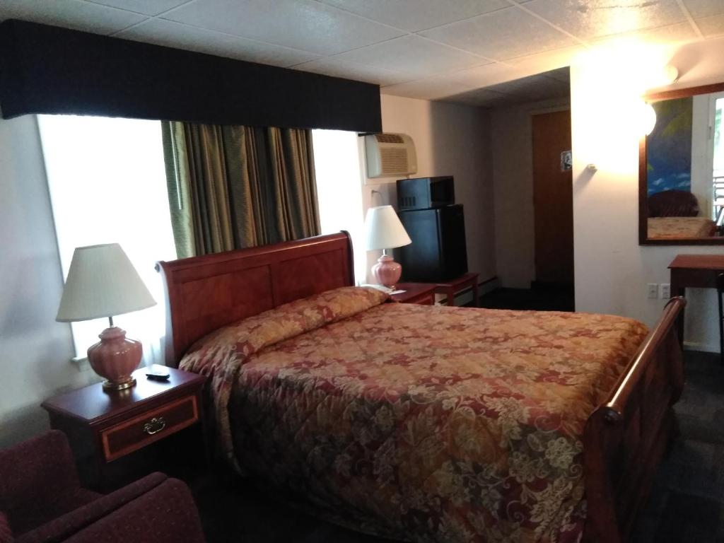 Queen Suite with Spa Bath