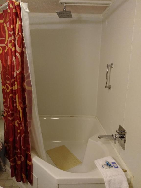 Queen Suite with Spa Bath