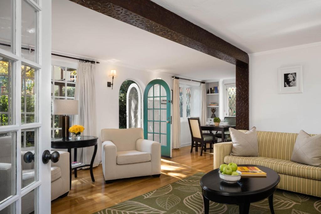 Deluxe King One-Bedroom