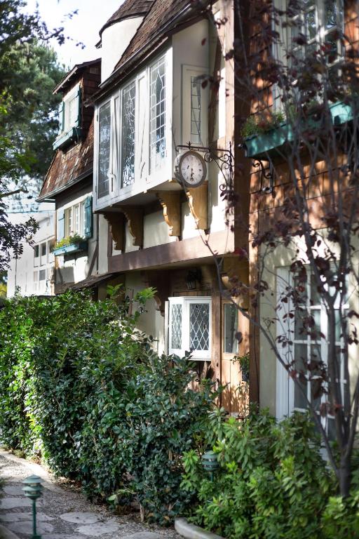 Deluxe King One-Bedroom