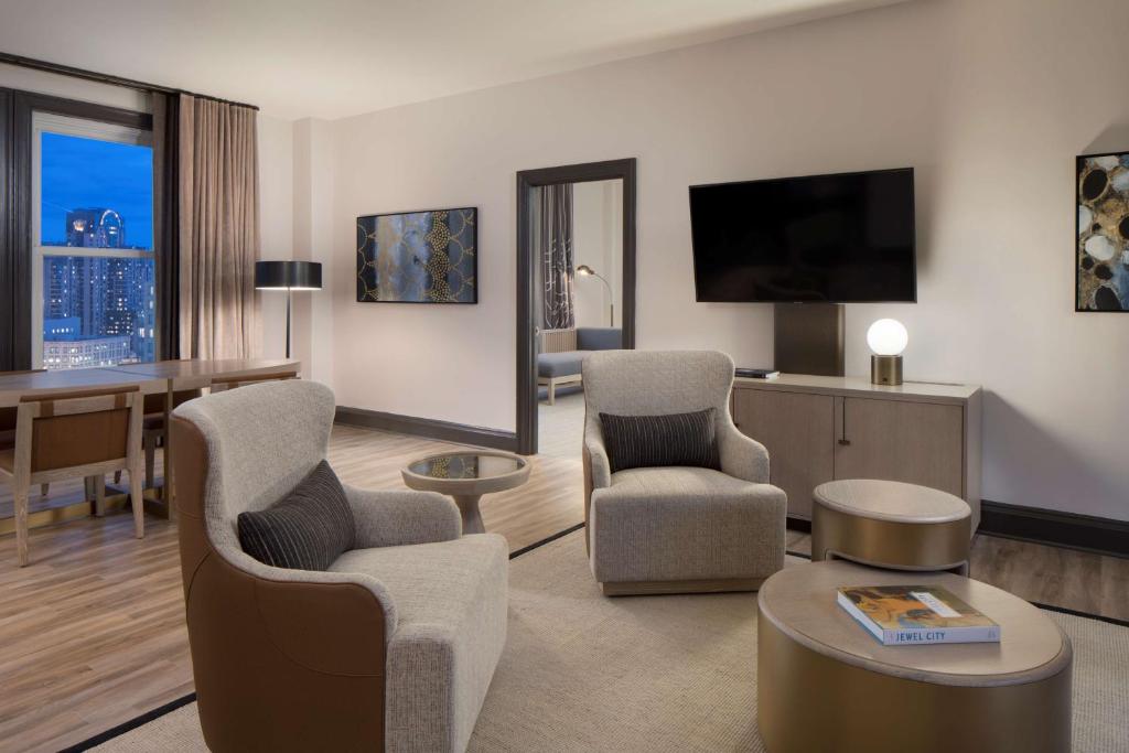 Deluxe One Bedroom Suite