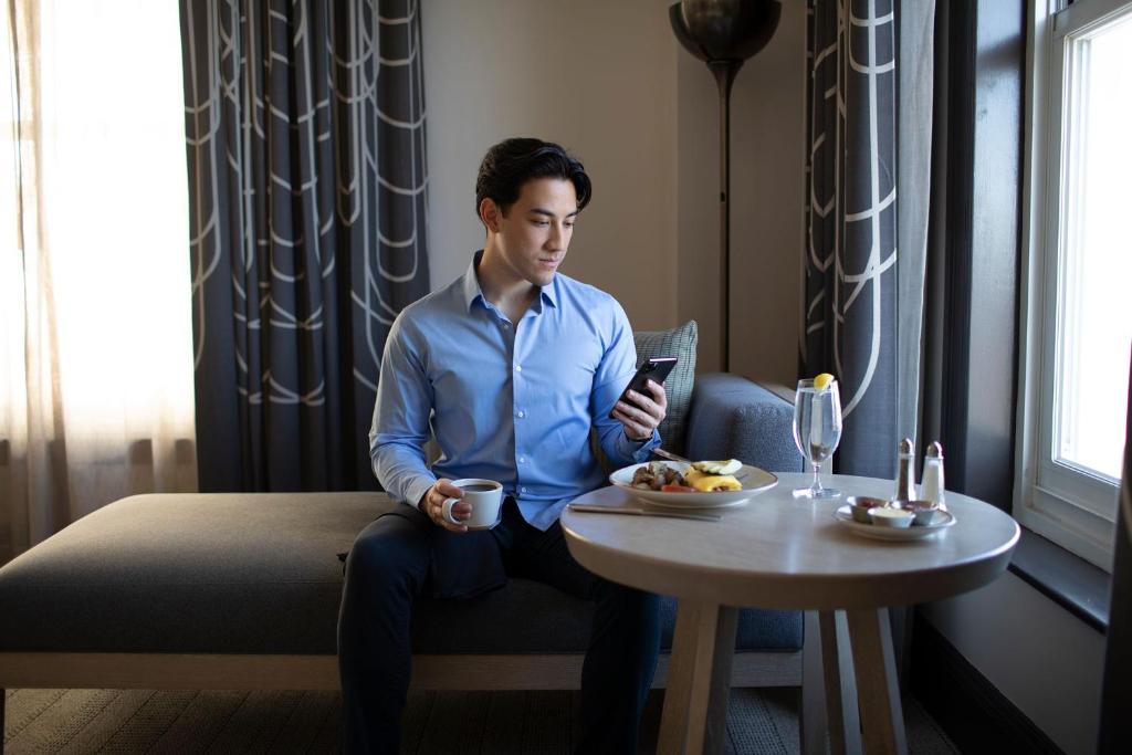 One-Bedroom King Suite – Non-Smoking