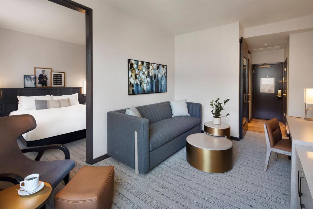 One-Bedroom King Suite – Non-Smoking