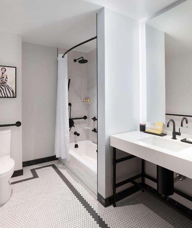 Queen Room with Two Queen Beds – Disability Access