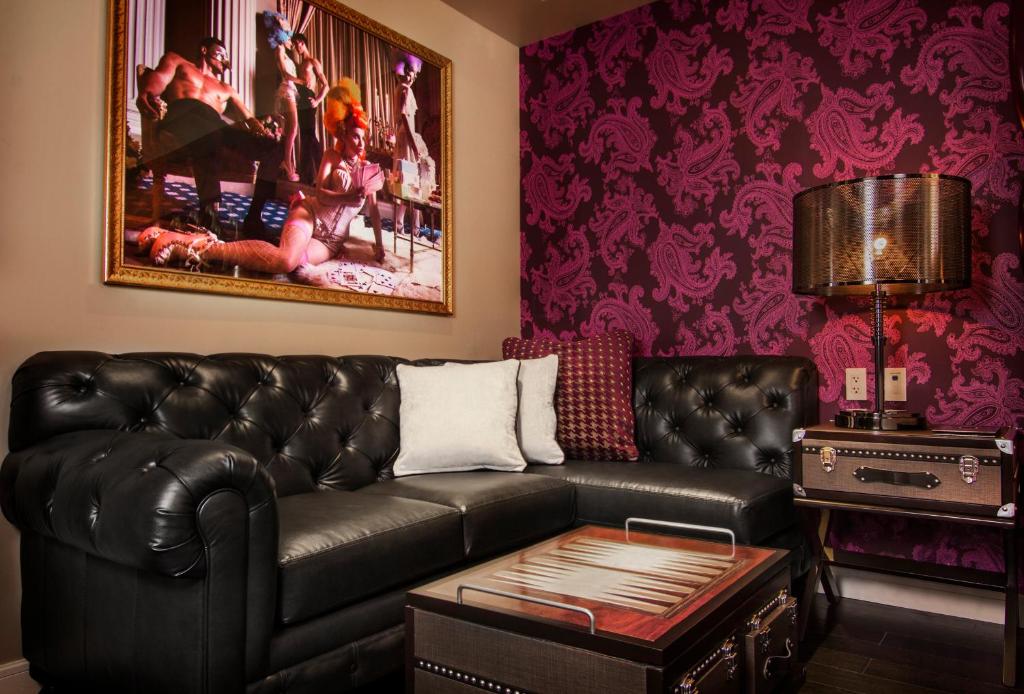 Luxury King Strip View Non Smoking