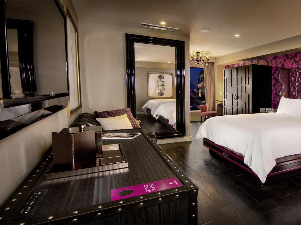 Luxury Queen Room with Two Queen Beds  – Non-Smoking