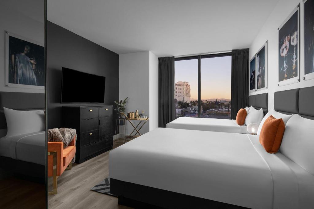 Deluxe Queen Room with Two Queen Beds