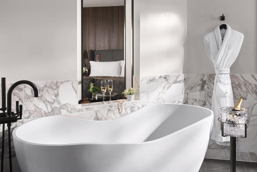 Queen Room – Disability Access