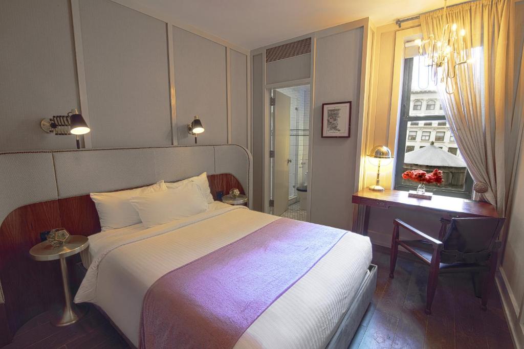 Accessible Deluxe 1 Queen Bed