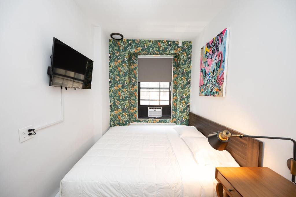 King Room with Shared Bathroom