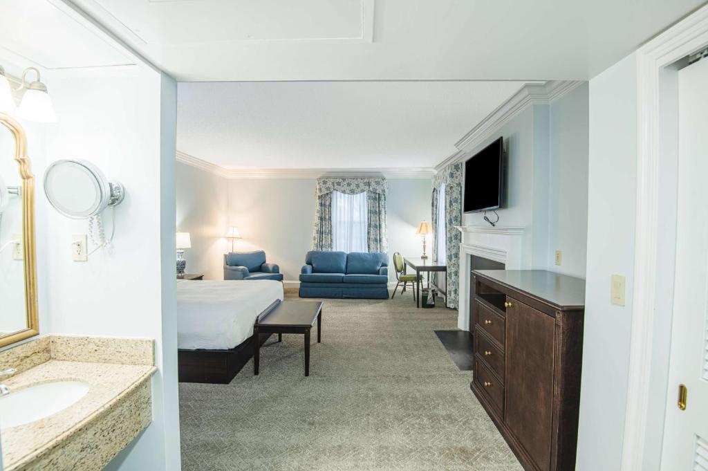 King Suite with Fireplace